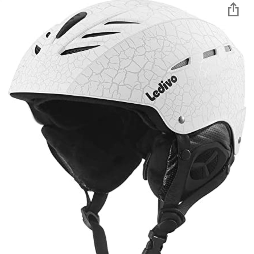Ledivo ski or snowboard helmet